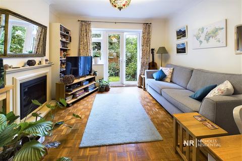 57 May Close, Chessington, KT9 2AP