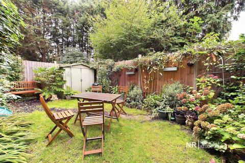 57 May Close, Chessington, KT9 2AP