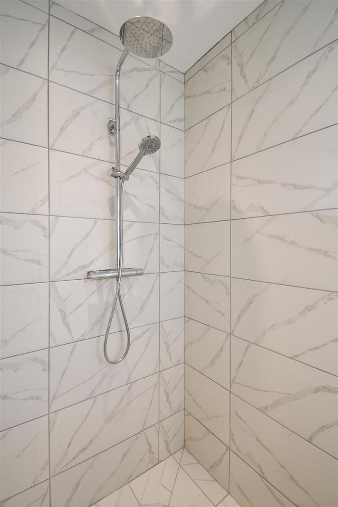 Ensuite shower