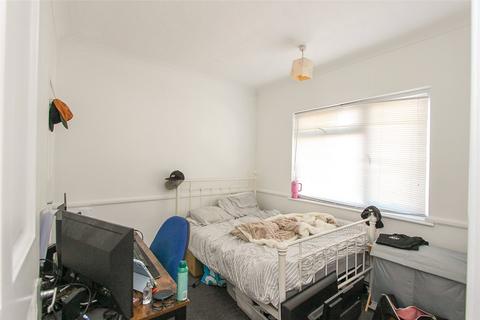 2 bedroom apartment for sale, Oakleigh Park Drive, Leigh-on-Sea, Essex, SS9