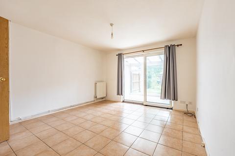 16 Heather Close, Carterton, OX18 1TH