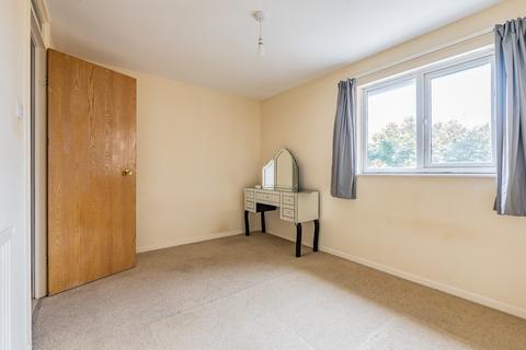 16 Heather Close, Carterton, OX18 1TH