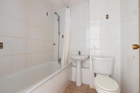 16 Heather Close, Carterton, OX18 1TH