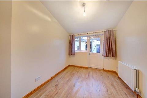 5 bedroom semi-detached house to rent, Horace Road, KT1