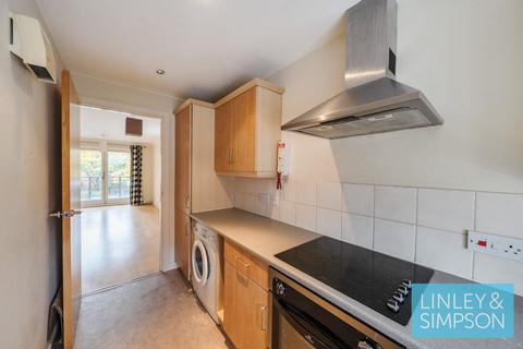 2 bedroom flat for sale, TURLOW COURT, LEEDS, LS9