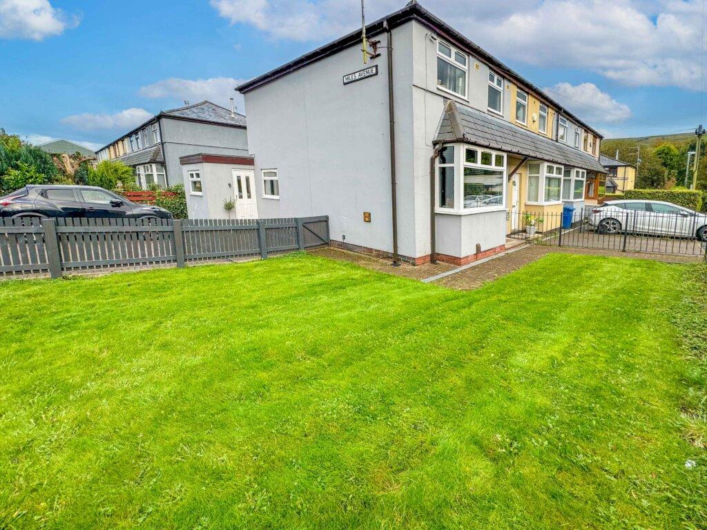 Stacksteads Bacup Commercial Street, Stacksteads, Bacup 3 bed semi-detached house - £180,000