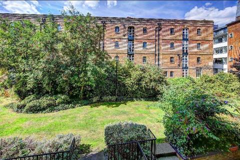 3 bedroom flat to rent, Leathermarket Court, SE1