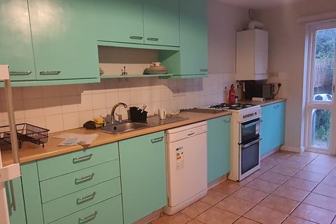 4 bedroom terraced house to rent, Keyworth Close, Lower Clapton, Hackney, London E5