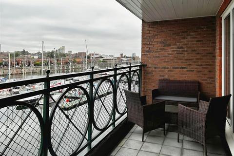 3 bedroom apartment to rent, South Ferry Quay, Liverpool