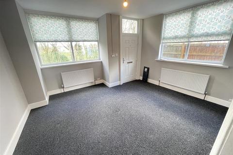 3 bedroom end of terrace house to rent, Lark Hill Road, Stockport SK3