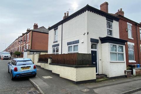 3 bedroom end of terrace house to rent, Lark Hill Road, Stockport SK3