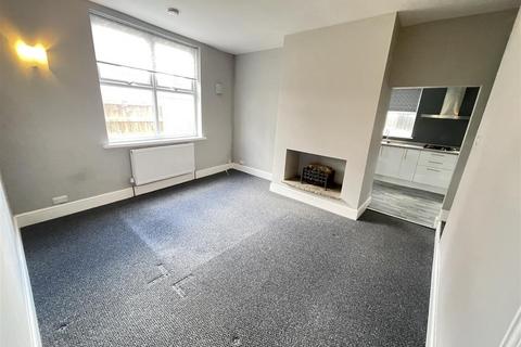 3 bedroom end of terrace house to rent, Lark Hill Road, Stockport SK3