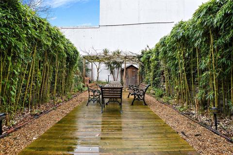 Flat B, 10 Aldebert Terrace, London, SW8 1BJ