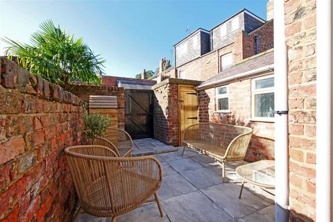 2 bedroom terraced house for sale, Gray Street, Off Scarcroft Road