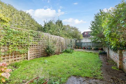 1b Park Hill Close, Carshalton, SM5 3QW