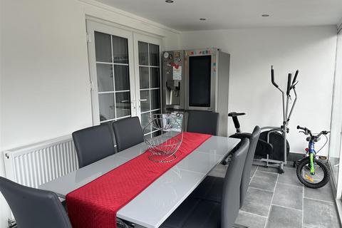 24 Bradgate Drive, Wigston, LE18 1HA