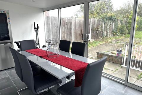 24 Bradgate Drive, Wigston, LE18 1HA