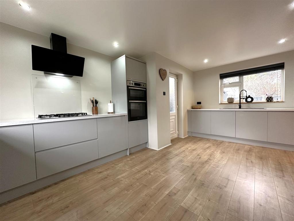 Extensive Kitchen Space 249