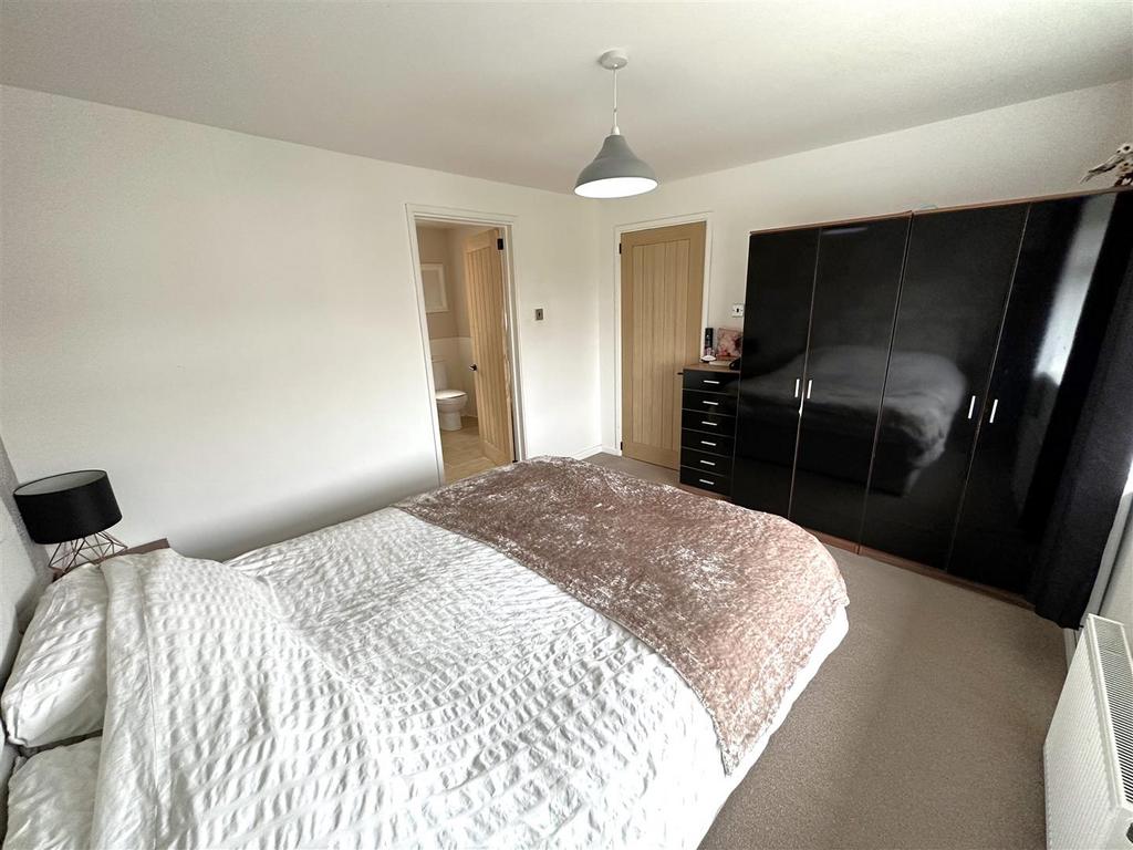 Master Bedroom Into En-Suite 154