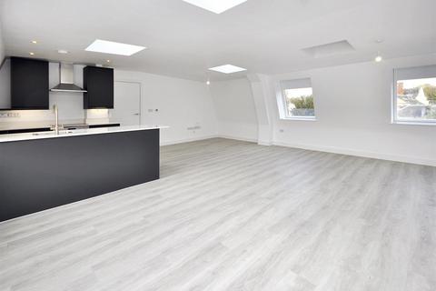 2 bedroom penthouse to rent, Brandon Parade, Leamington Spa