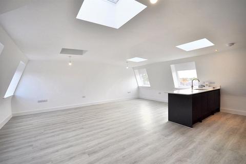 2 bedroom penthouse to rent, Brandon Parade, Leamington Spa