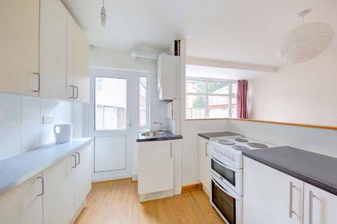 4 bedroom terraced house to rent, The Bittoms, KT1