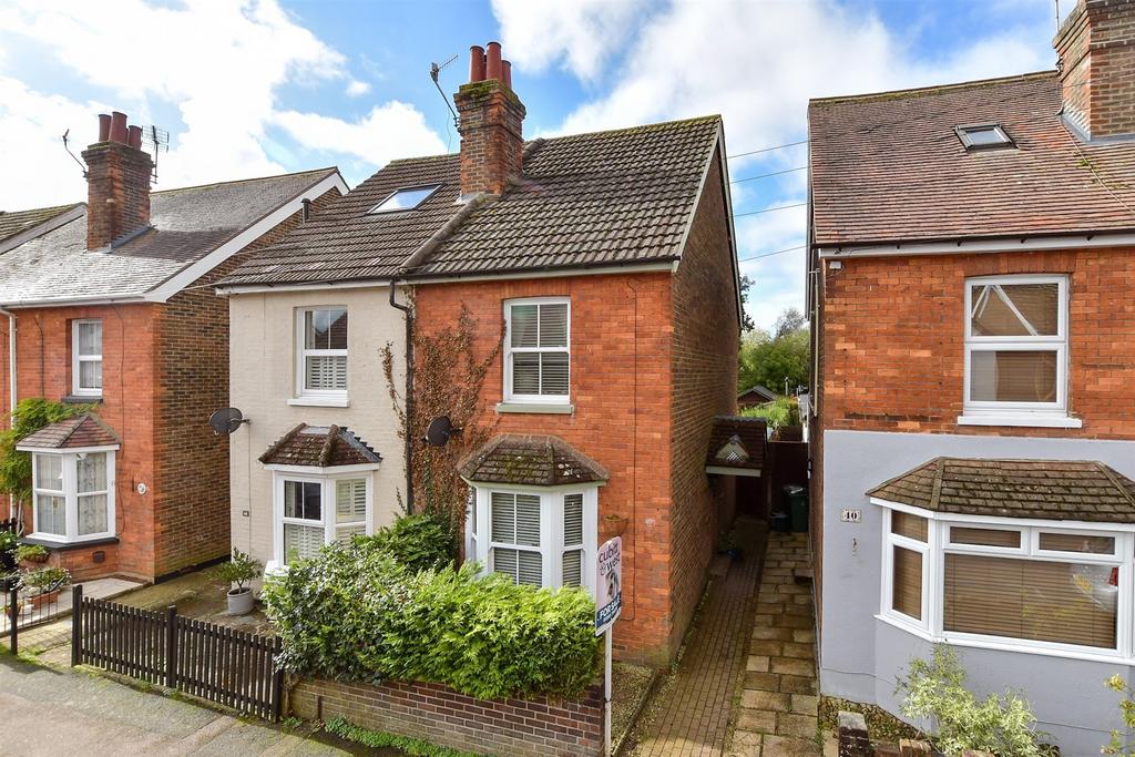 Charlesfield Road, Horley, Surrey 2 bed character property for sale £