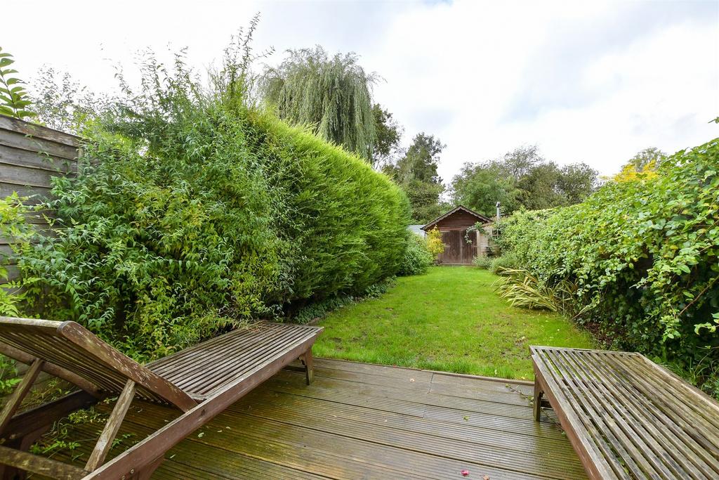 Charlesfield Road, Horley, Surrey 2 bed character property for sale £