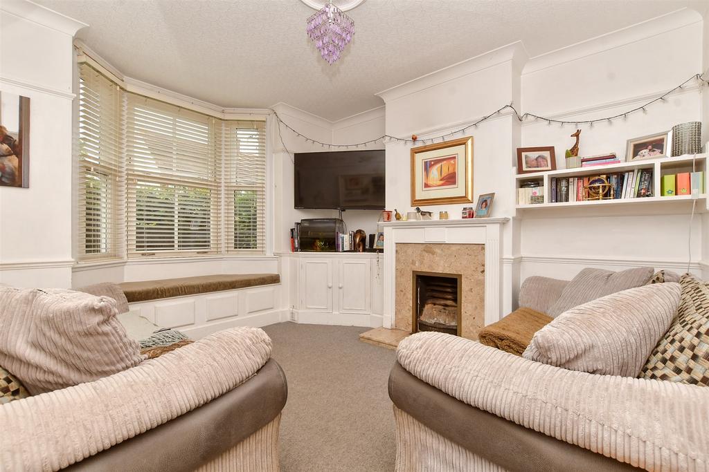Charlesfield Road, Horley, Surrey 2 bed character property for sale £