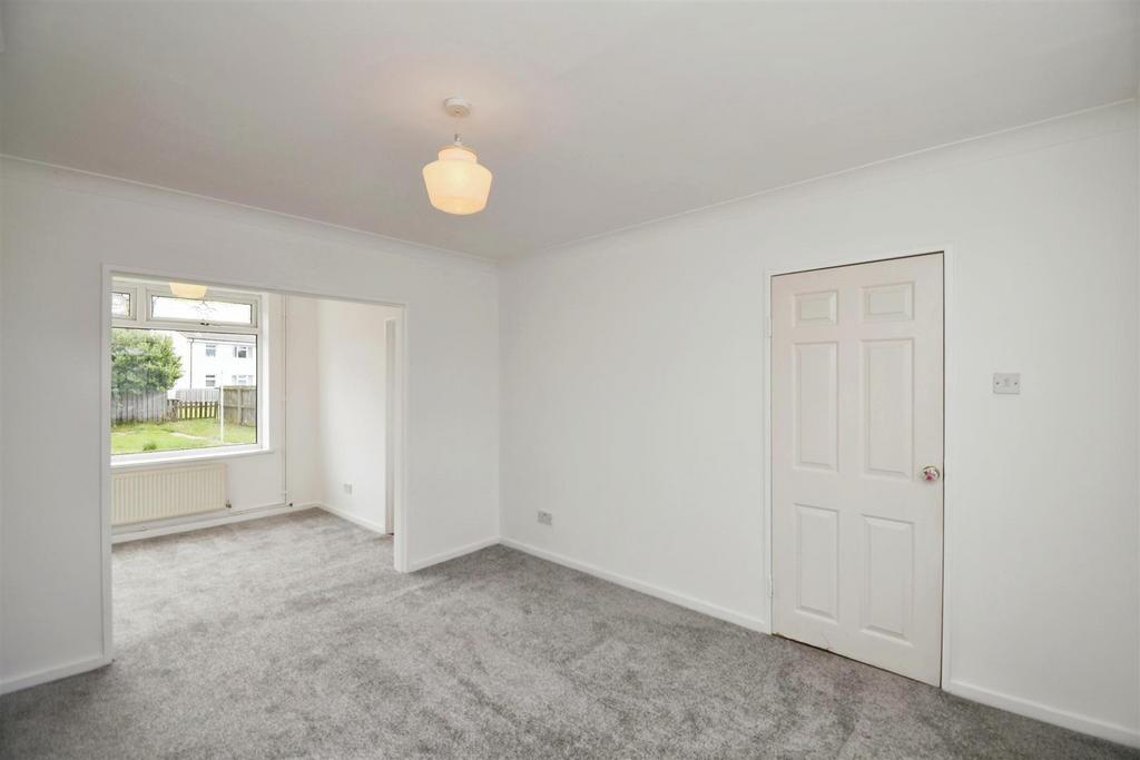 Open plan lounge / dining room