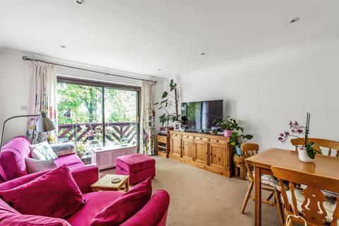 2 bedroom apartment for sale, Beechwood Park, Leatherhead, Surrey, KT22