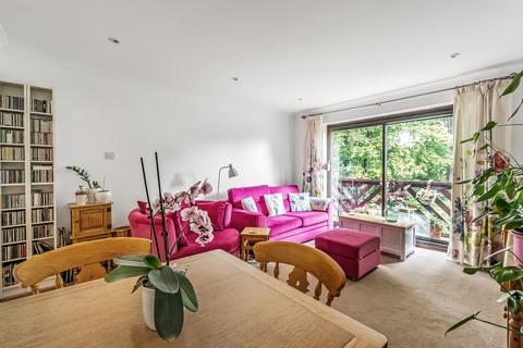 2 bedroom apartment for sale, Beechwood Park, Leatherhead, Surrey, KT22