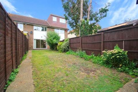 3 bedroom terraced house to rent, Brands Road, Berkshire SL3