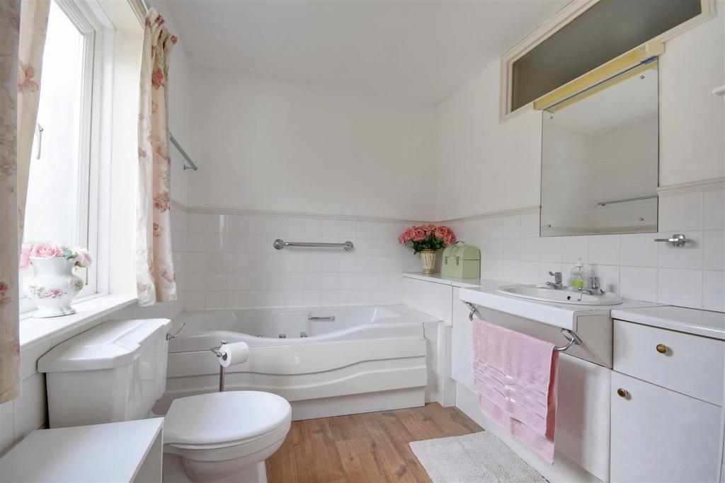 En suite bathroom