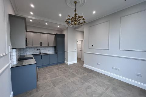 2 bedroom flat to rent, Flat 1 - Danuta House, Surrey KT8