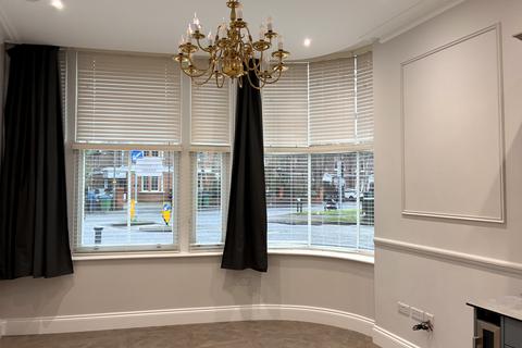 2 bedroom flat to rent, Flat 1 - Danuta House, Surrey KT8