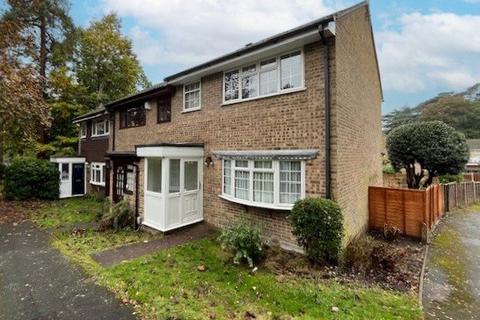 3 bedroom end of terrace house for sale, Millholme Walk, Surrey GU15