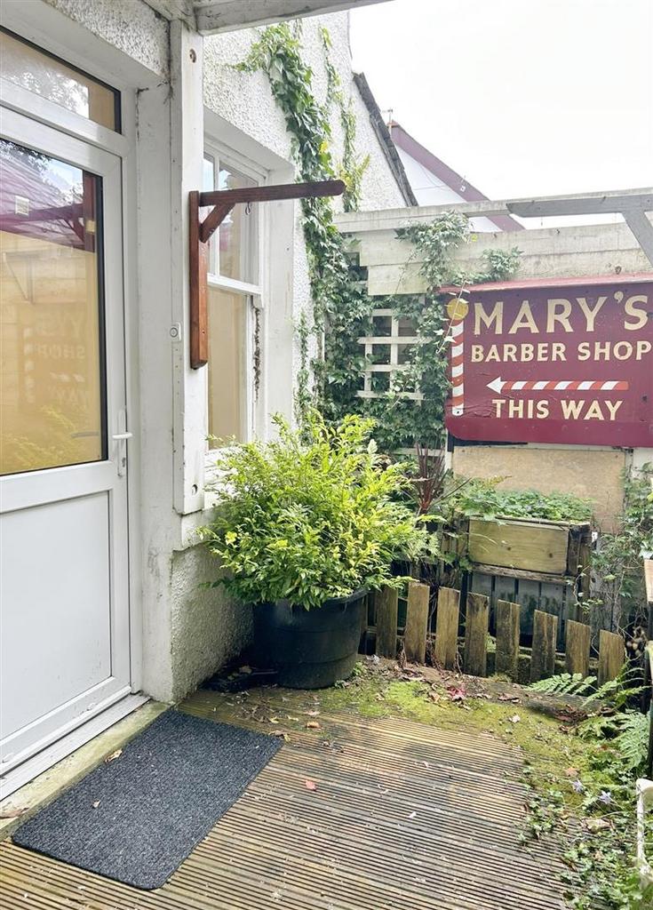 Ground floor entrance to Barbour Shop