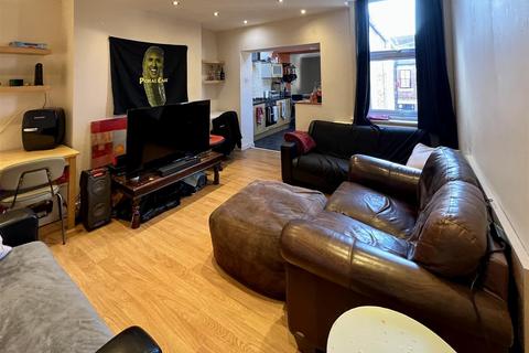 6 bedroom maisonette to rent, Glenthorn Road, Newcastle Upon Tyne