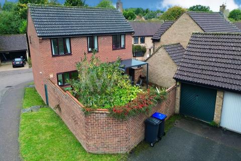 4 bedroom detached house for sale, Livingstone Road, Daventry, Northamptonshire