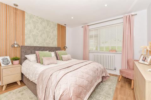 3 Green Meadows, Dymchurch, Romney Marsh, TN29 0JS