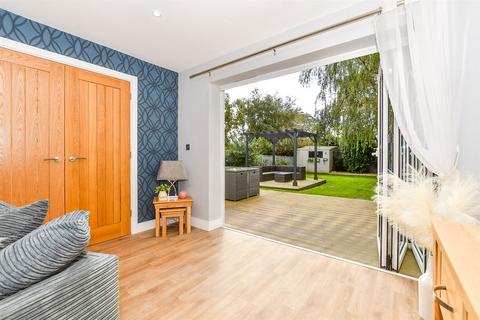 3 Green Meadows, Dymchurch, Romney Marsh, TN29 0JS