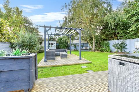 3 Green Meadows, Dymchurch, Romney Marsh, TN29 0JS