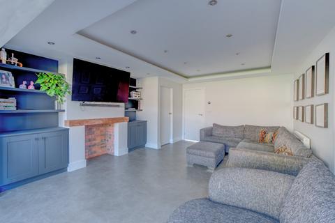 9 Deer Barn Hill, Redditch, B98 7LN