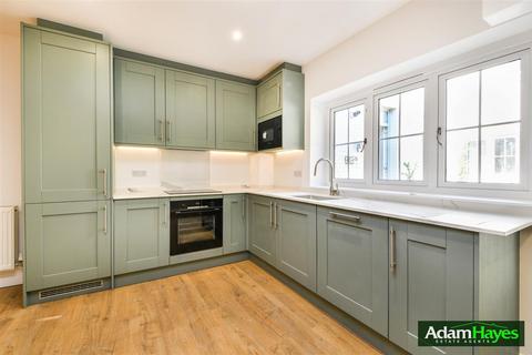 2 bedroom maisonette for sale, Birkbeck Road, London N12