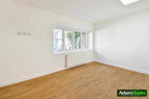 2 bedroom maisonette for sale, Birkbeck Road, London N12