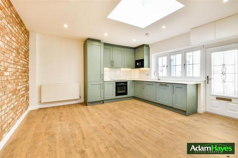 2 bedroom maisonette for sale, Birkbeck Road, London N12