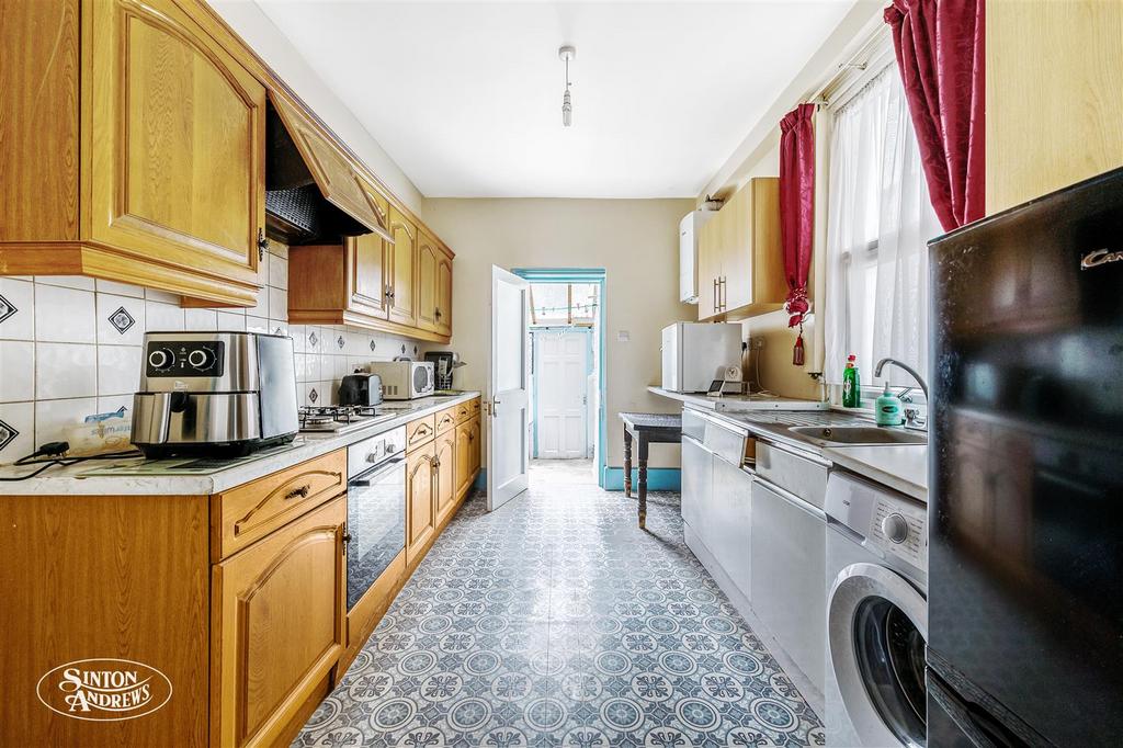 124 Elthorne Avenue-7.jpg