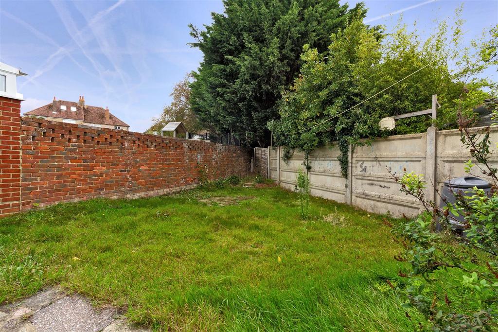 Northbourne Close, ShorehamBySea 3 bed end of terrace house to rent