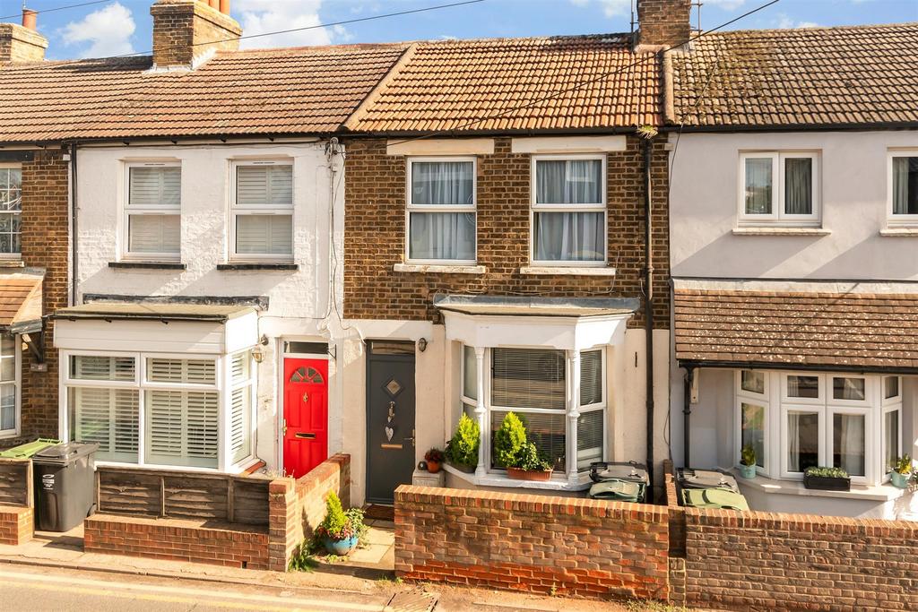 Main Road, Sutton At Hone, Kent 2 bed terraced house for sale £300,000